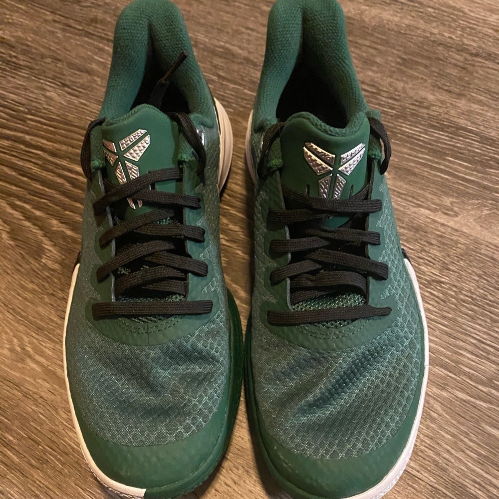 Kobe , mamba focus sz 6 boys.